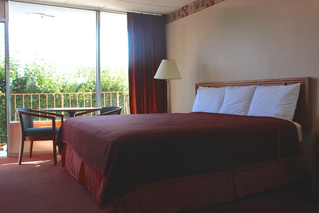 Regency Inn Richmond Dumbarton Zewnętrze zdjęcie