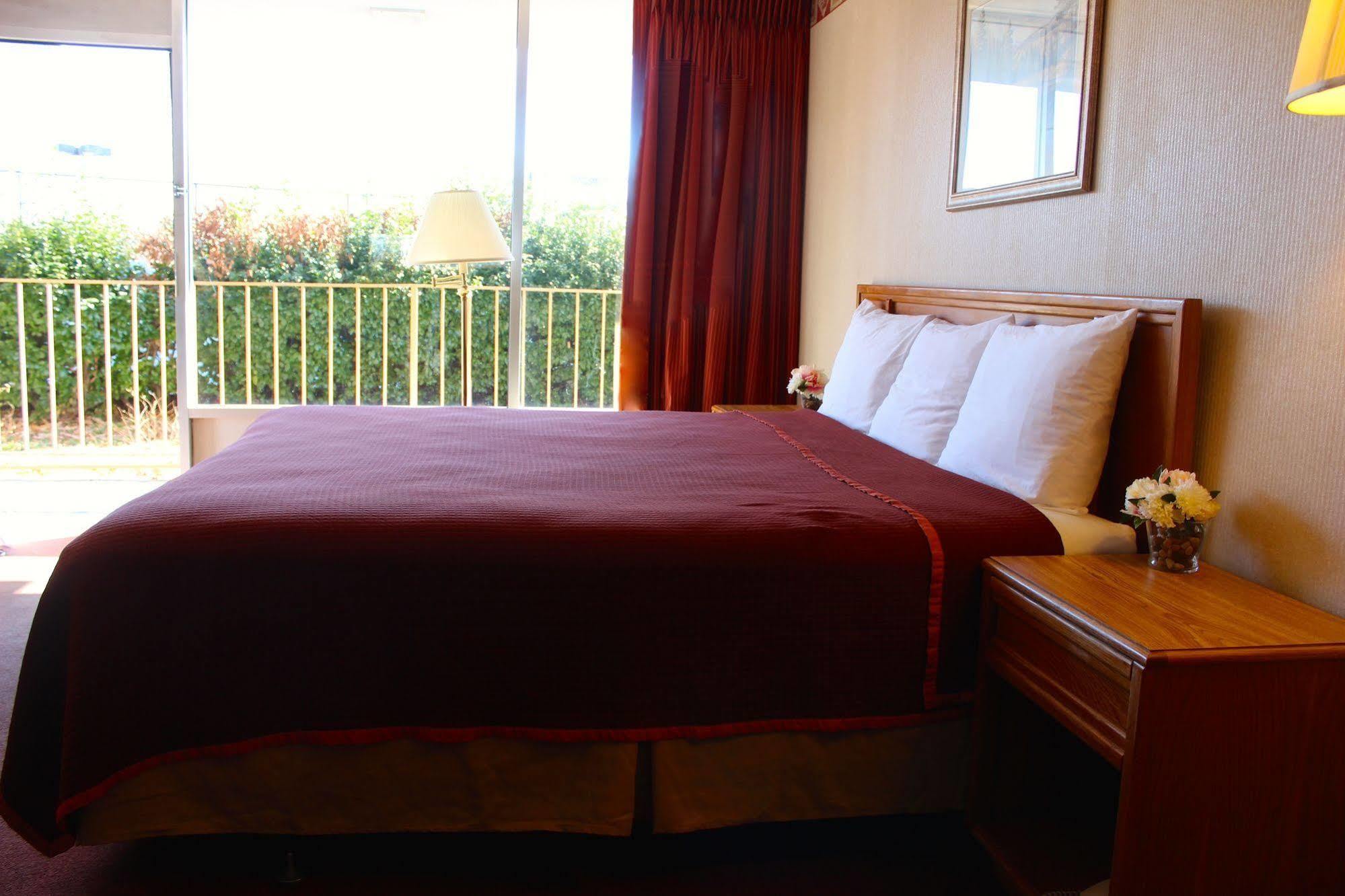 Regency Inn Richmond Dumbarton Zewnętrze zdjęcie
