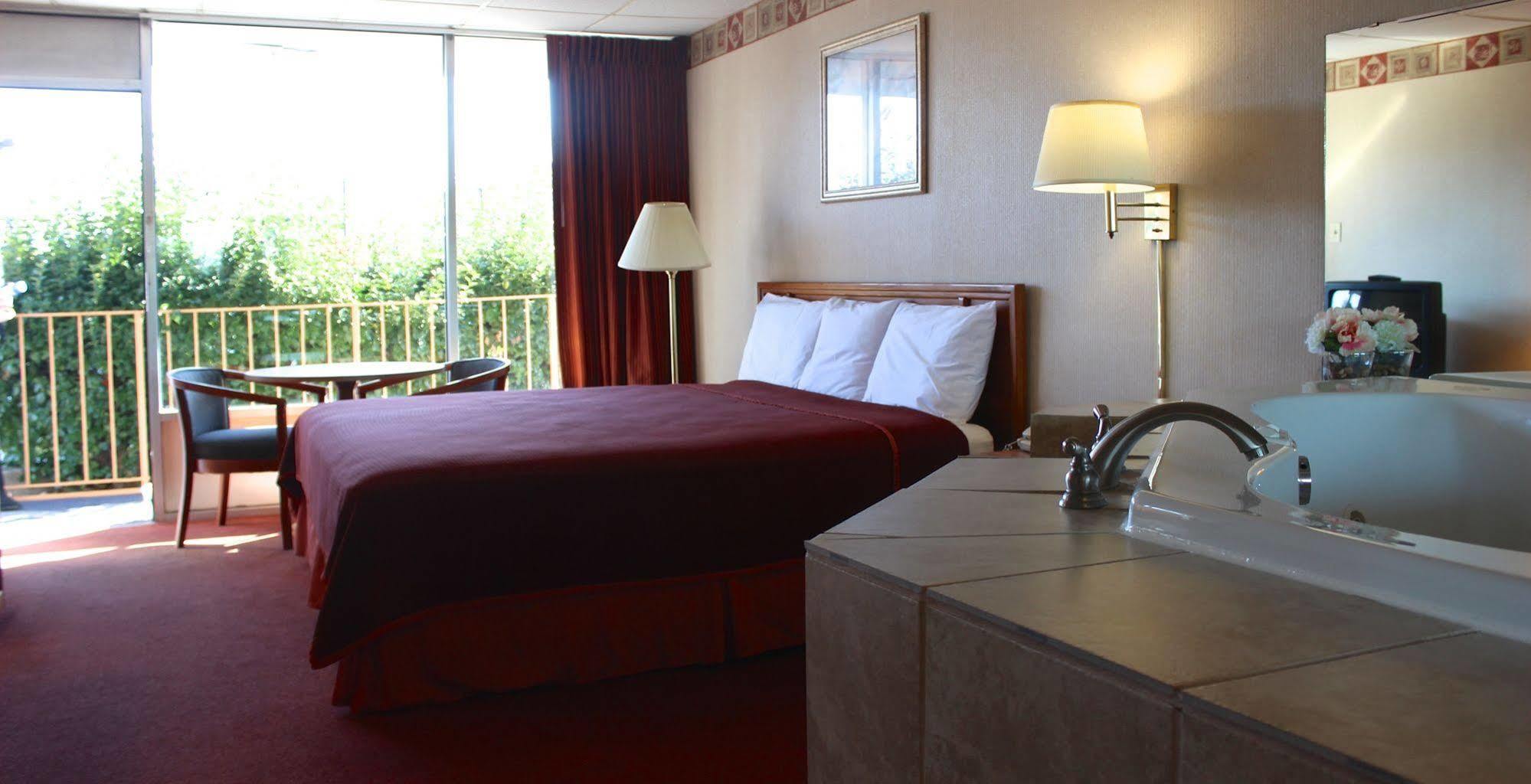 Regency Inn Richmond Dumbarton Zewnętrze zdjęcie